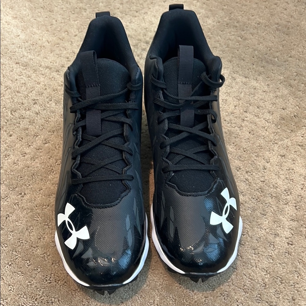 Under Armour Black Athletic Cleats - Picture 2 of 3